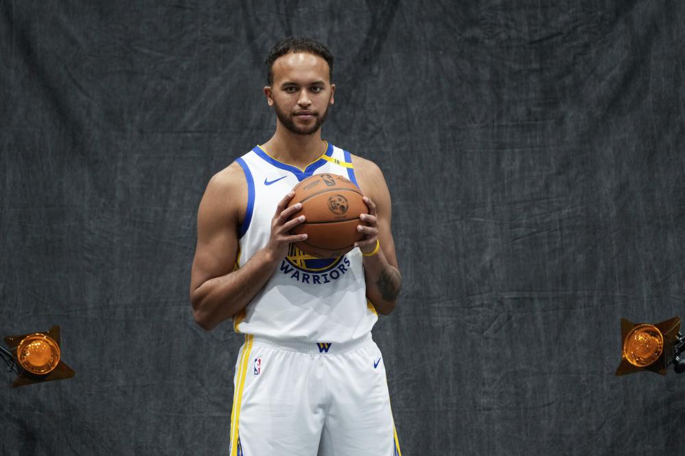 闻发布会上 闻发布会上